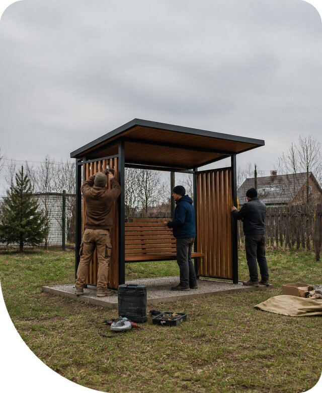 Изготовление скамейки с навесом под ключ в Южноуральске для улицы